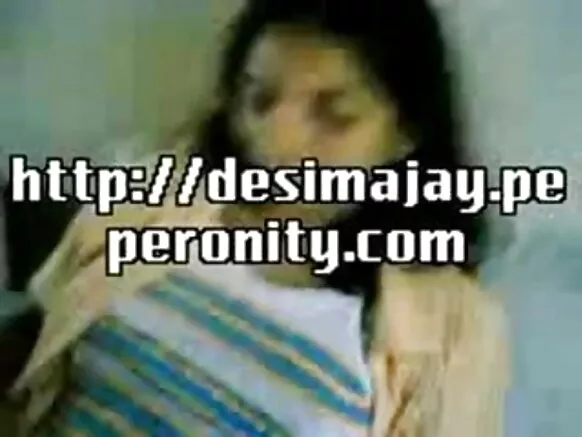 ভিডিঅ' দম্পতীৰ চেলফি চেক্সি চিনেমা চাবলৈ