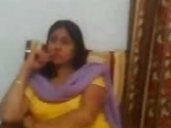 Indian Indian video এগৰাকী ভাৰতীয় আন্টিয়ে দেখুৱাইছে তেওঁৰ মহান চেক্সি চিনেমা