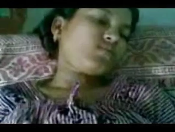 লিটল ইণ্ডিয়ান মেয়ে hd ভিডিও সেক্সি xxx মেয়ে তার প্রেমিক এর নুনু ভাল পায়