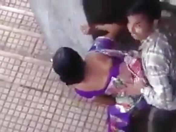ৰাজহুৱা স্থানত ধৰা পৰা ভাৰতীয় দম্পতীয়ে ৰাজহুৱা স্থানত ধৰা পৰা প্ৰেমিকলৈ এখন চেক্সি চিনেমা প্ৰেৰণ কৰে