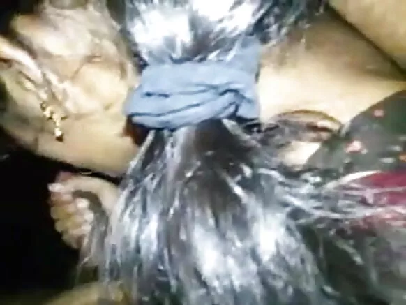 নৱবিবাহিত চুবুৰীয়াই মোৰ নুনুটো চুহি থকা