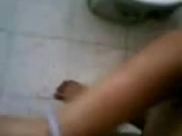 উত্তৰ ভাৰতৰ পৰা অহা ধুনীয়া busty ছোৱালীয়ে তাইৰ চেক্সি চিনেমা প্লেয়াৰ boobs bf উপভোগ কৰিছিল