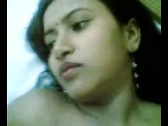 নীলা সুন্দৰ ভিডিঅ' ছোৱালী