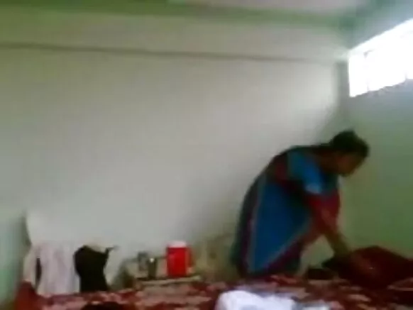 একেবাৰে বাস্তৱ..চুদাই ইংৰাজীত ভাৰতীয় যৌন চিনেমা manuma fucks the maid