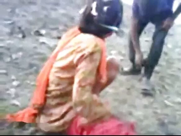 চেক্সি ভাৰতীয় প্ৰেমিকা বাহিৰত তাইৰ প্ৰেমিকৰ দ্বাৰা কঠিন fucked