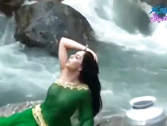 দেশী ছোৱালী চেক্সি চিনেমা দেশী শাৰী ভিজা স্বচ্ছ বুচ দেখুৱাই..ইমান গৰম