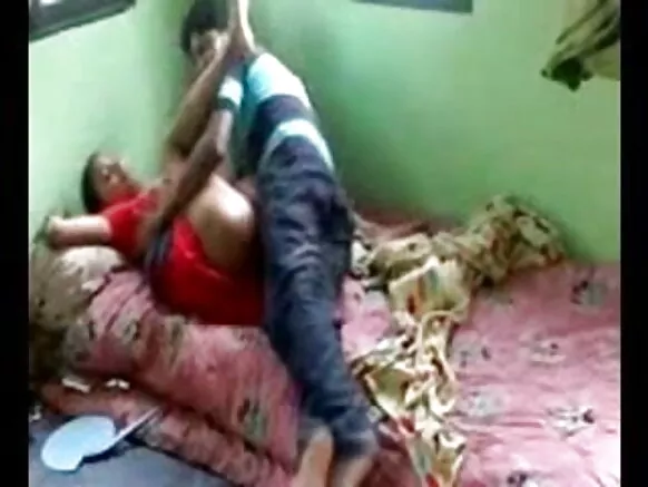 দেশী ল'ৰাই ঘৰত বেশ্যাক চুদিছে