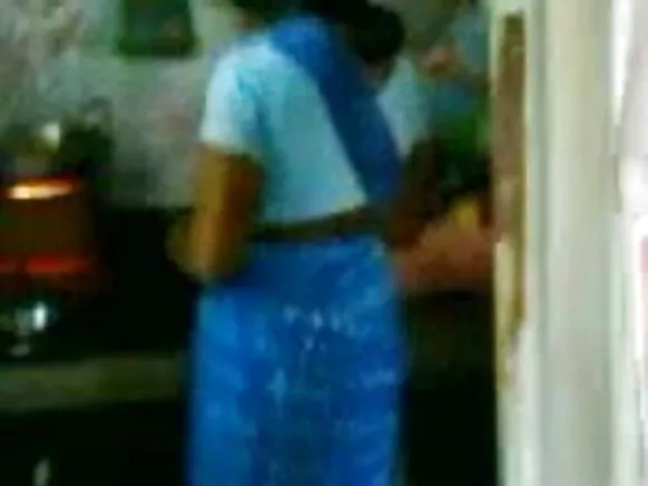 দেশী পত্নীৰ সৈতে পাকঘৰত পত্নীৰ সময় খেলা sexy hindi bf film