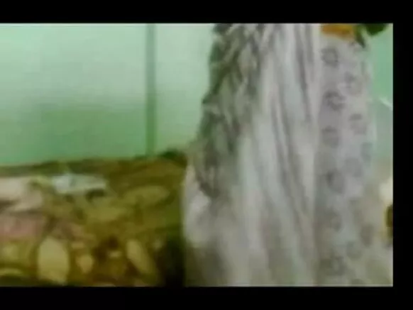 উত্তৰ ভাৰতৰ পৰা আন্টি sirvienta তেওঁৰ প্ৰাইম সেক্সি হিন্দী চিনেমাত fucked