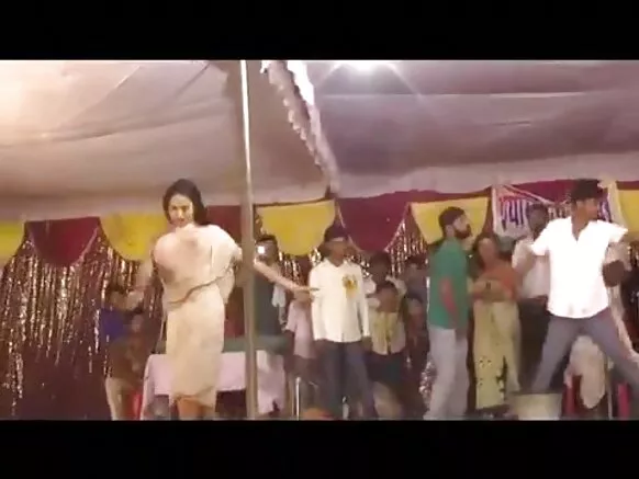 নগ্ন ইংৰাজী নৃত্য সেক্সি চিনেমা hd নগ্ন