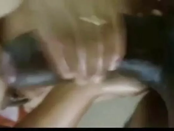 নীলা ৰঙৰ চেক্সি ইংৰাজী নীলা নাওত দেশী পত্নী