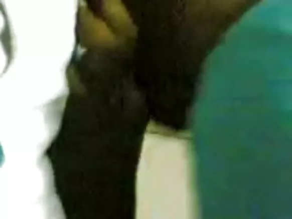 Callgirl India Aunty ৰ boobs দেখুওৱা হৈছে, তাইৰ ক্লায়েণ্টৰ সৈতে সাজ-পোছাক sexy hd aunty khan video