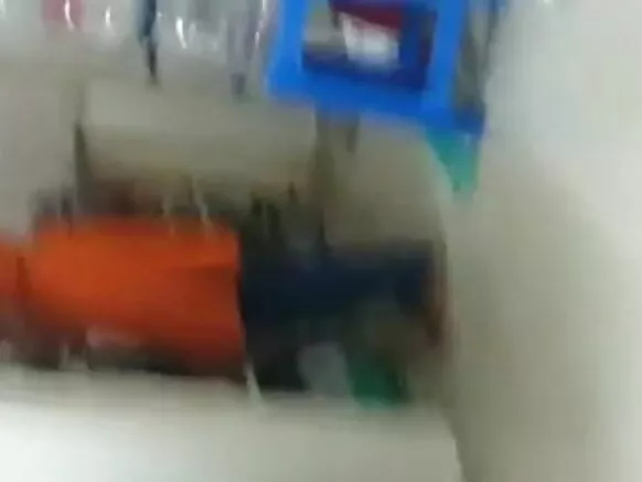চিফে এখন পুৰণি চেক্সি চিনেমাত দাসীক কুকুৰ দেখুৱাইছে