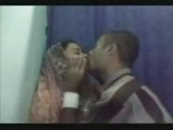 young desi bhojpuri sexy video movie দম্পতীয়ে চাইবাৰকেফেত যৌন সম্পৰ্ক স্থাপন কৰিছে যুৱ দম্পতী কেবিনত