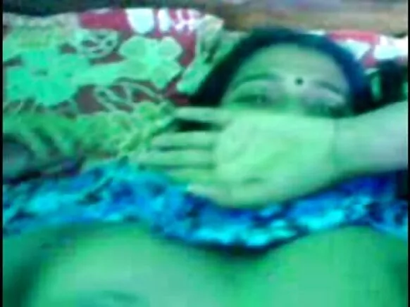 bangla desi desi aunty ৰ দুজন টিউটৰৰ সৈতে যৌন সম্পৰ্ক স্থাপন কৰা sexy private film video