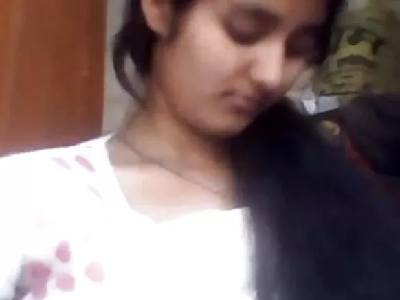 যুৱ ভাৰতীয়ই কাৰোবাক তাইৰ বুচ দেখুৱাইছে চেক্সি যুৱকে তাইৰ বুচ দেখুৱাইছে