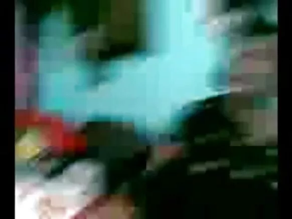 ভাৰতীয় ল'ৰাটোৱে নিজৰ গোপন প্ৰেমিকৰ সৈতে ভাৰতীয় পেহীক উপভোগ কৰিবলৈ চেষ্টা কৰিছে aunty hindi sexy video hd movie