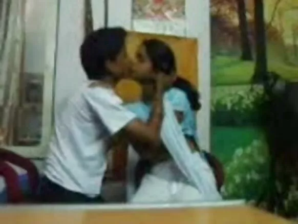 bf xxx মেয়ে ধৰা ছোৱালী চুষা আৰু বুচ চুষা সেক্সি চিনেমা hd