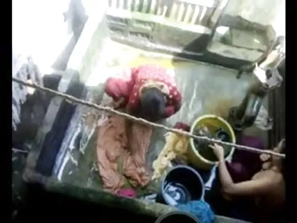 2 সেক্সি মহিলা সেক্সি মহিলা সঙ্গে সেক্সি বাথরুম