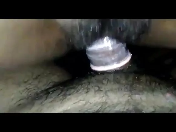 এজন ভাৰতীয়ৰ লোমশ আৰু ঘামচি ওলোৱা ভোদাখন কণ্ডমেৰে চুদিলে