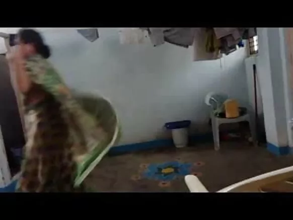 ভাৰতীয় ইংৰাজীত চেক্সি ভিডিঅ' চিনেমা পিন্ধি ধৰা পৰিল আন্টী ইণ্ডিয়া