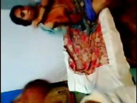 দেশী পত্নী স্বামী পত্নী আৰু বন্ধুক স্বামী বন্ধুৰ দ্বাৰা চুদিলে সেক্সি চিনেমাৰ ভিডিঅ' য'ত অন্তৰ্ভুক্ত